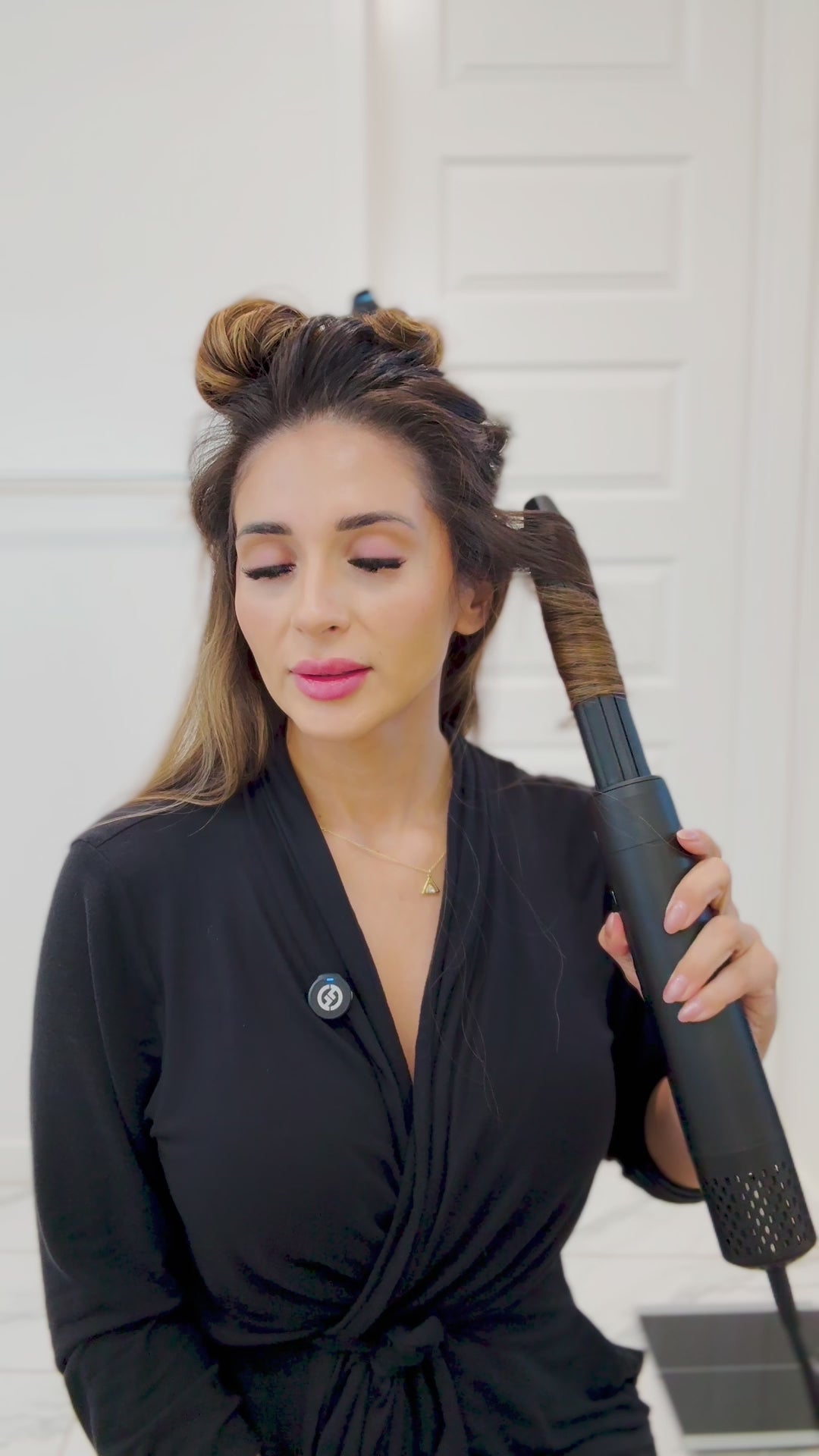 Load video: The Model 2 |  Air Styler